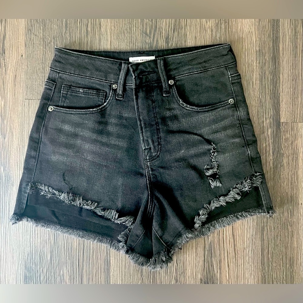 Good American 🇺🇸 Good Curve Shorts - Size 2/26!